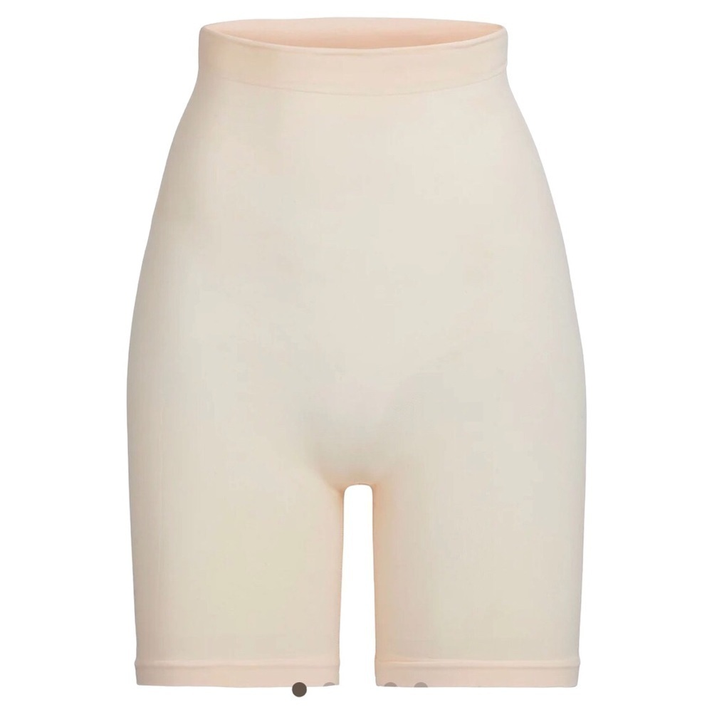 Skims Sculpting Short Above The Knee Sand Size 2X/3X Shapewear Smoothing